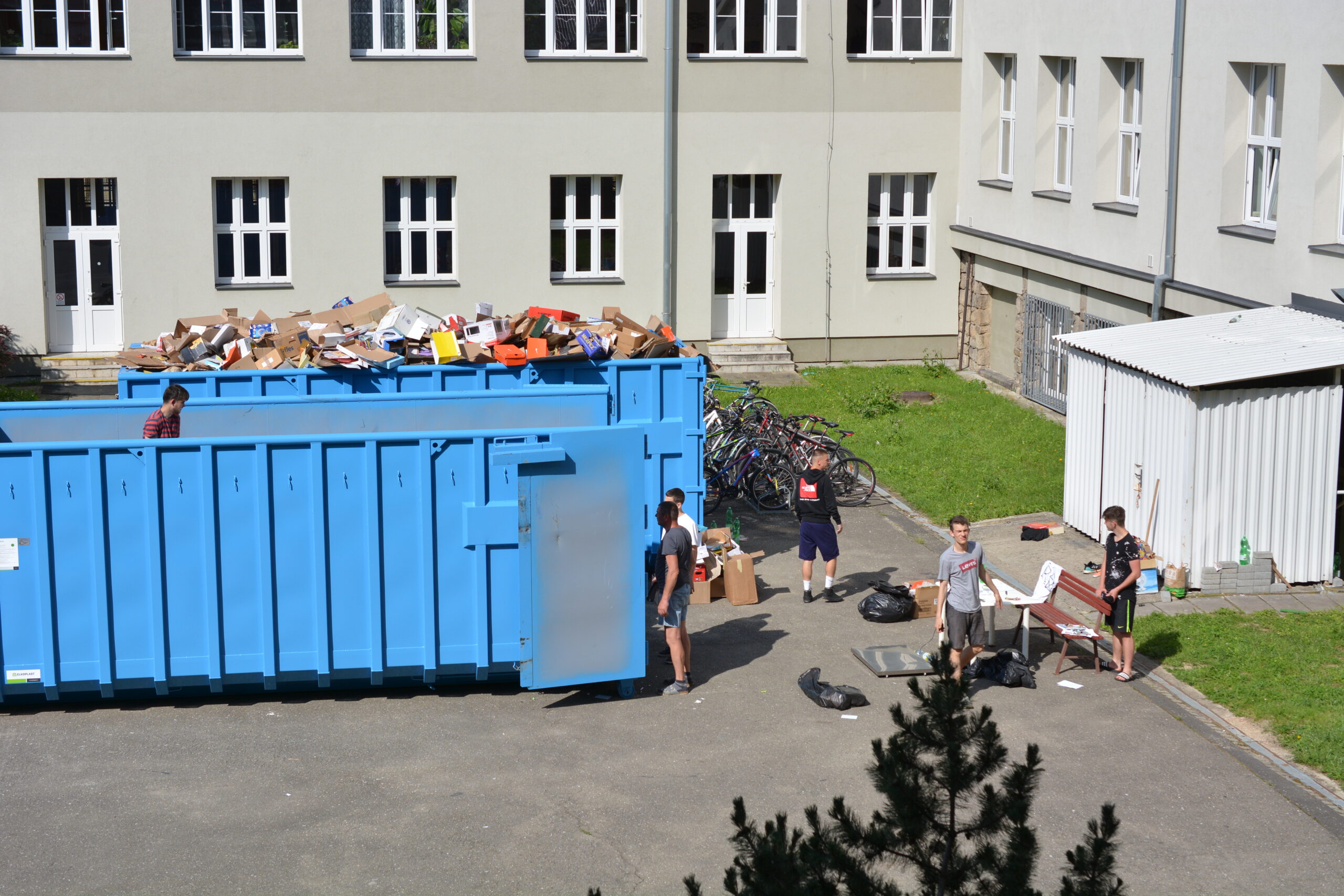 POZOR, POZOR: Sběr starého papíru na dvoře školy bude!!